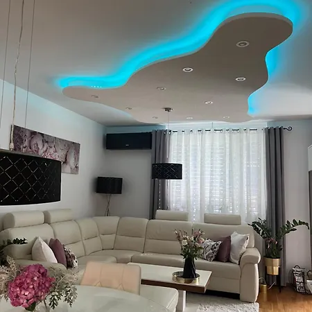 Anaa Apartment