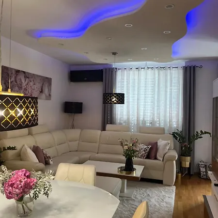 Anaa Apartment